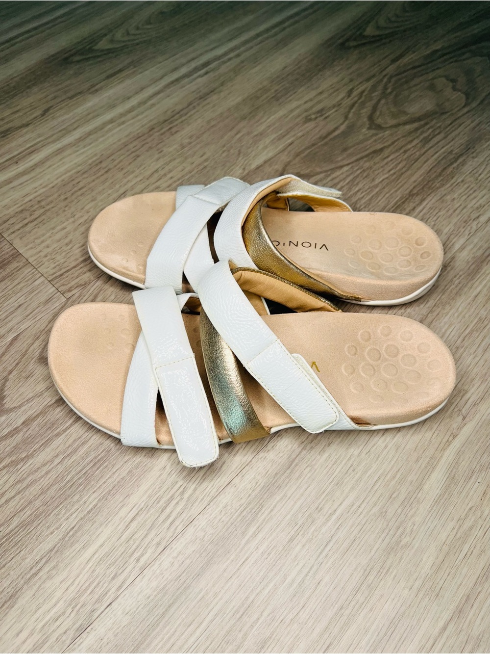 Vionic Hadlie Women's Sandals Cream Gold Metallic Orthotic Slide 10 Shoes *FAIR